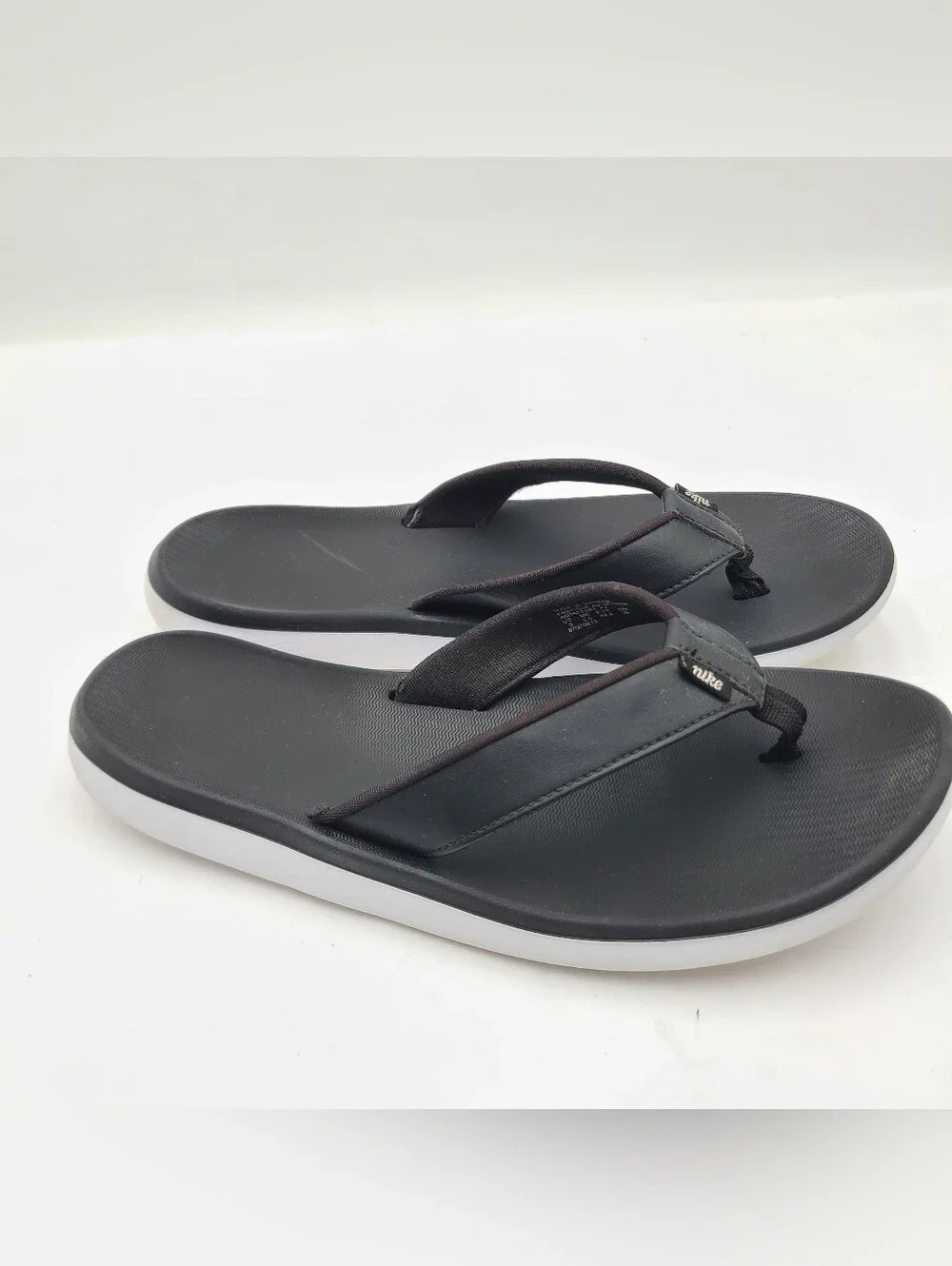 B41 Nike Bella Kai Women's Flip Flop Sandals Black/White AO3622-002 Sz 9